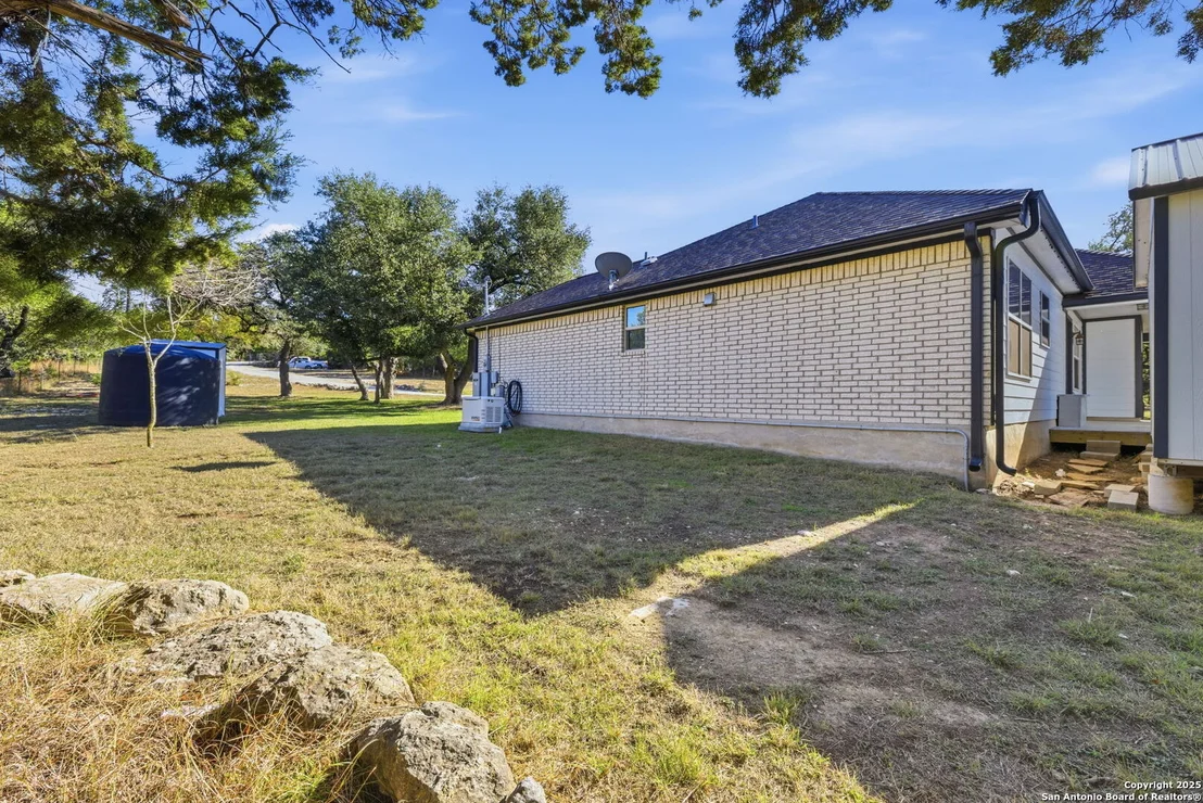 Photo of 2183 Hiline