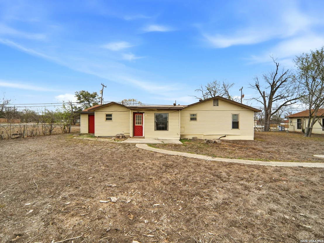 Photo of 305 TOEPPERWEIN RD