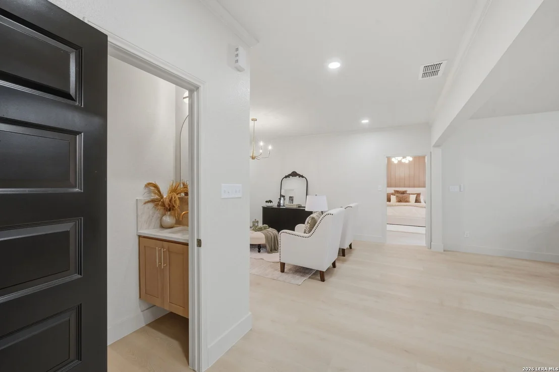 Photo of 150 LAKE VIEW DR