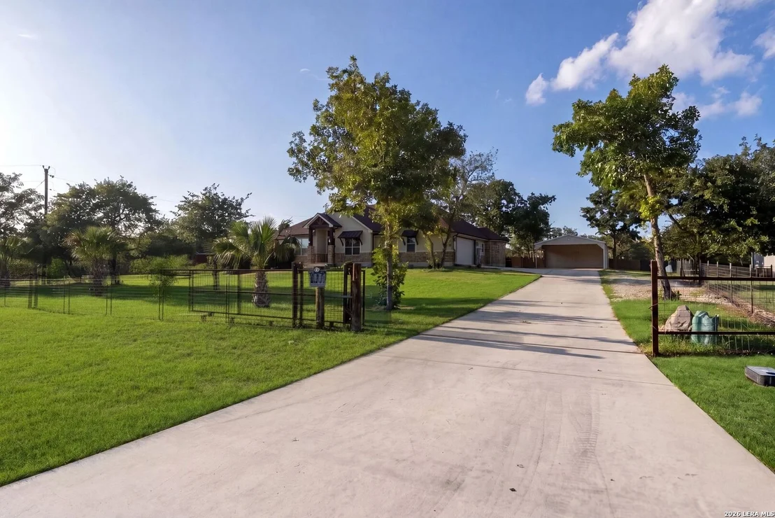 Photo of 1009 Bluebonnet Ln