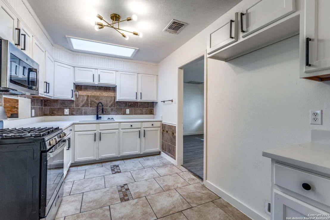 Photo of 827 WARE BLVD