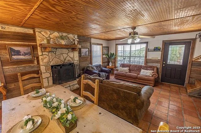 Photo of 606 Canyon Oaks Dr