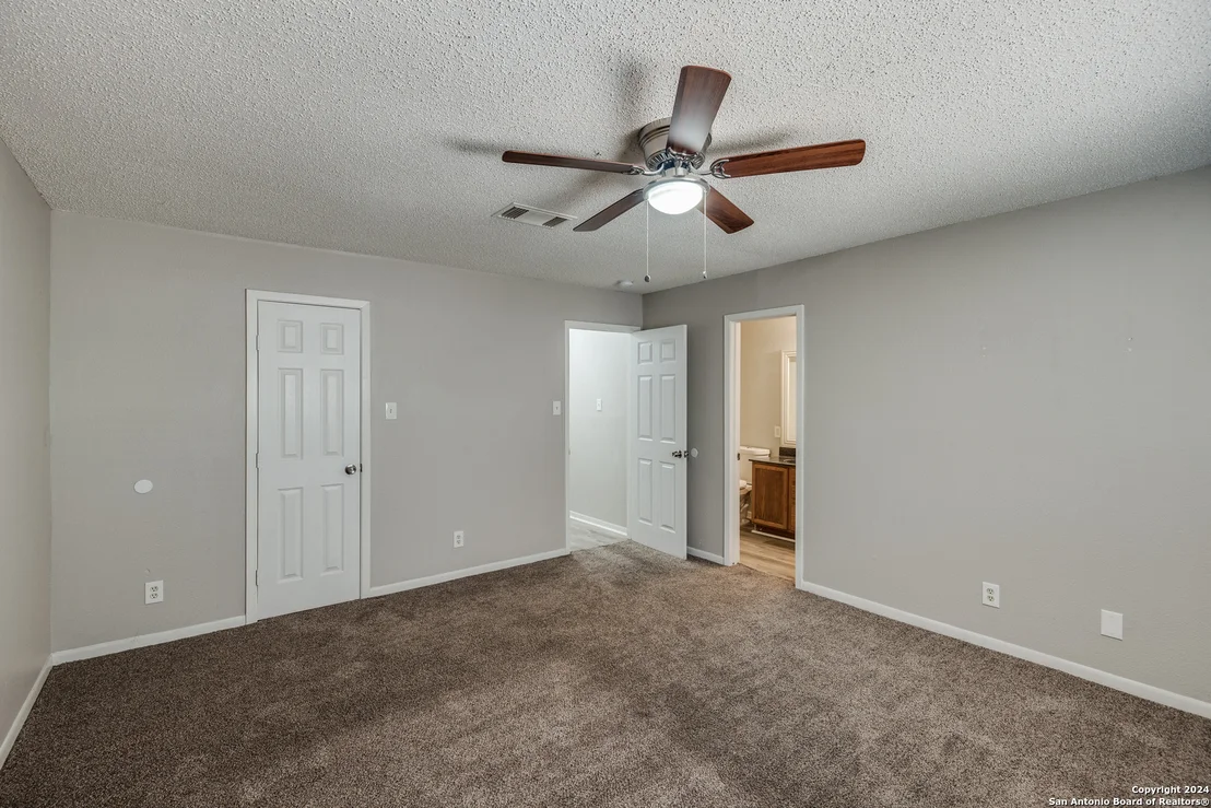 Photo of 8018 ROBBINS GLADE