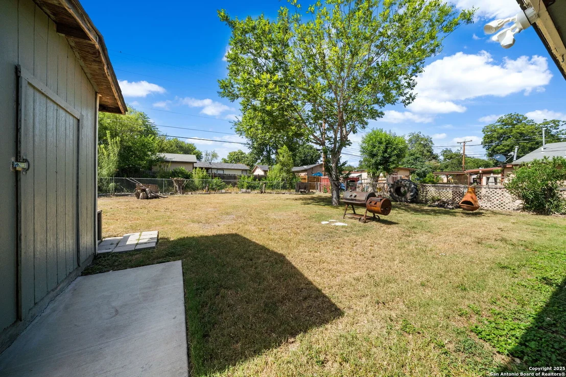 Photo of 915 Deely