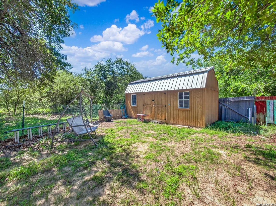 Photo of 953 Forest Oaks Dr