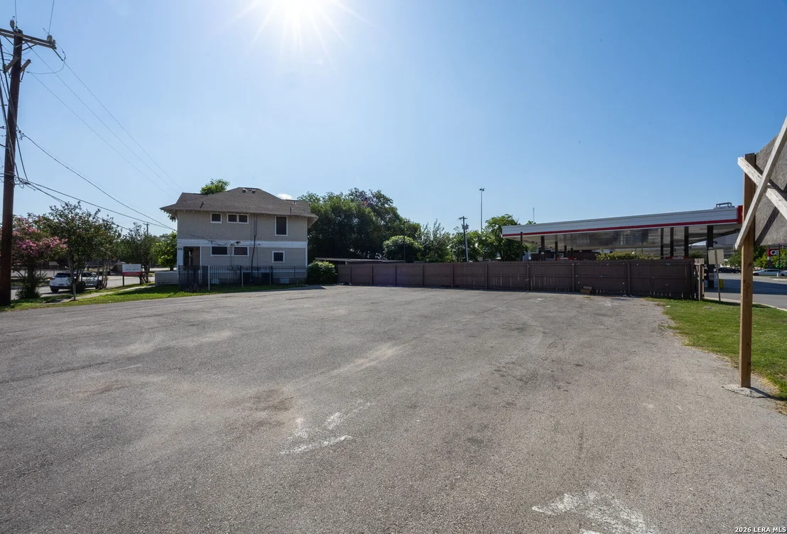 Photo of 302 W Euclid