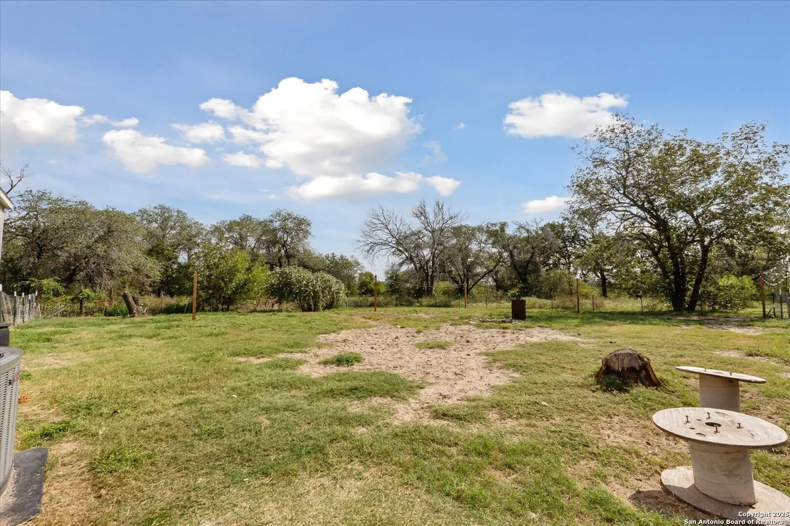 Photo of 385 Forest Oaks