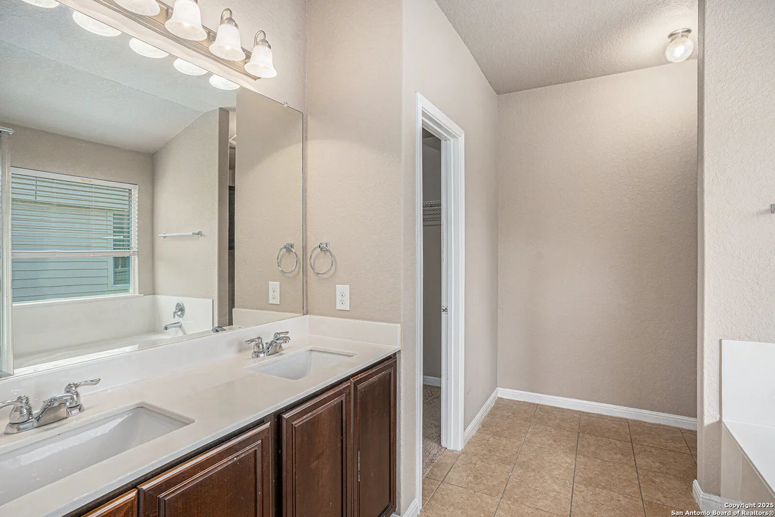 Photo of 732 Spectrum Dr