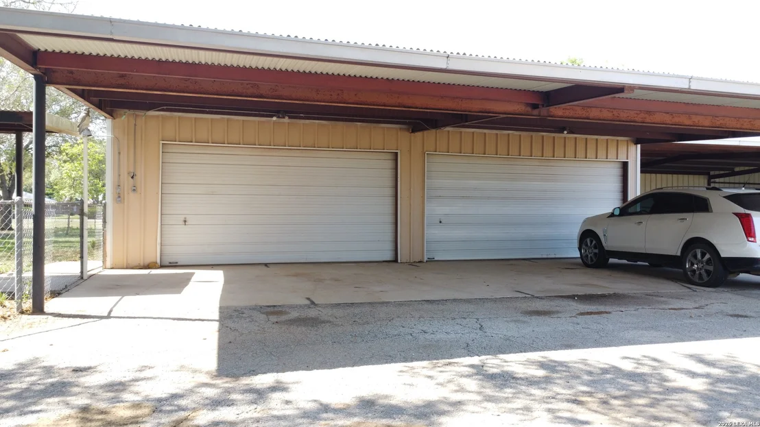 Photo of 900 N Graytown Rd