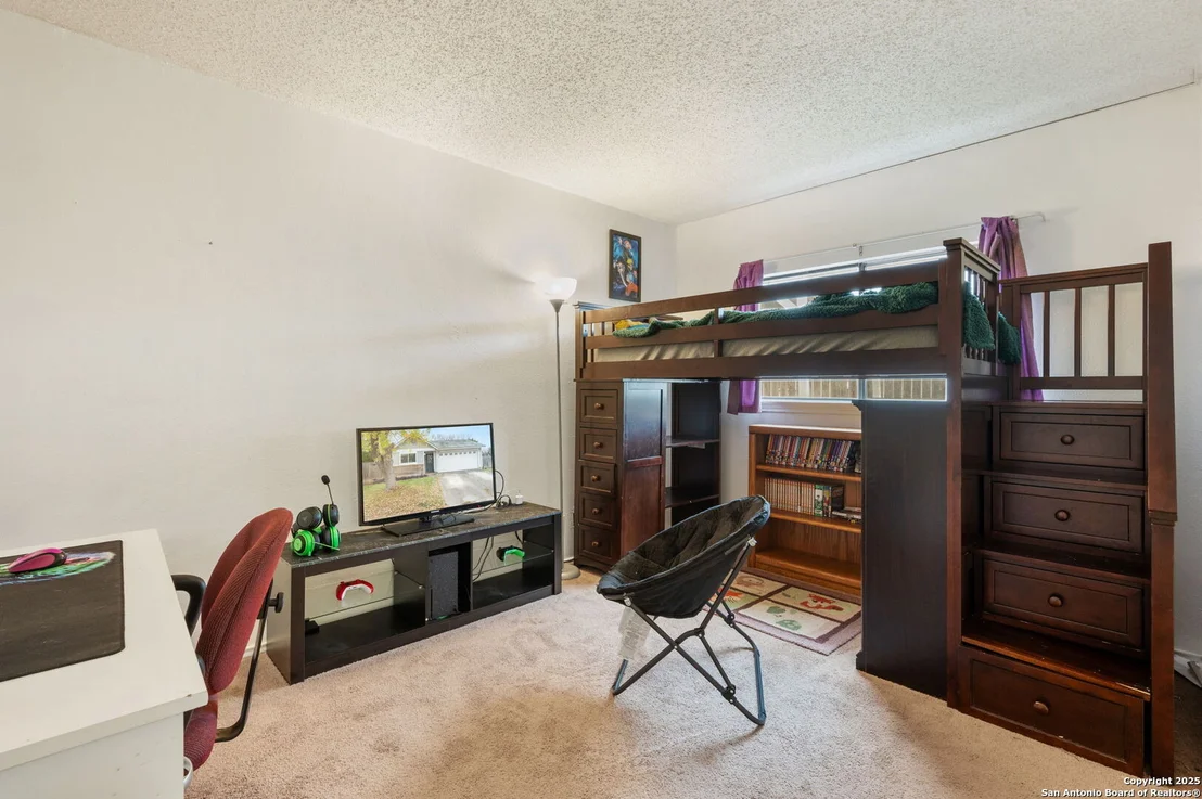 Photo of 9407 VALLEY MOSS