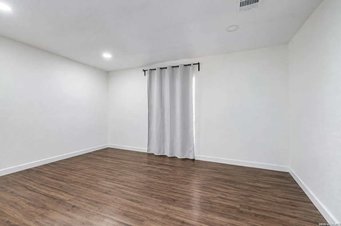 Photo of 1403 MEADOW GLN