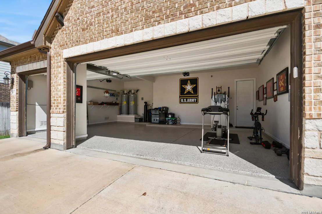 Photo of 417 BEE CAVES CV