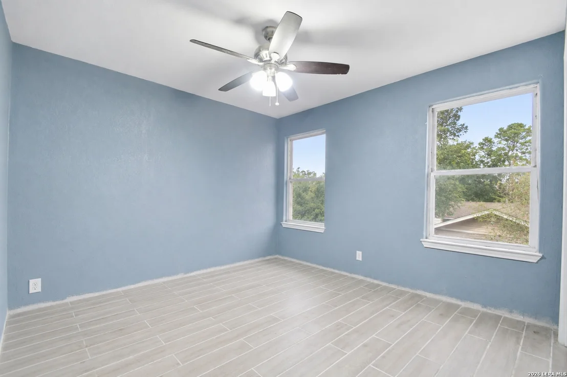 Photo of 939 W Harding Blvd