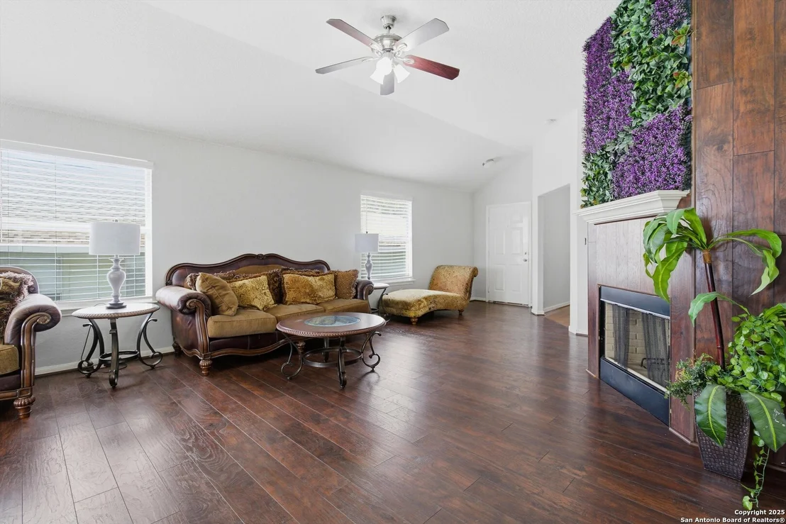 Photo of 8242 Pioneer Oak