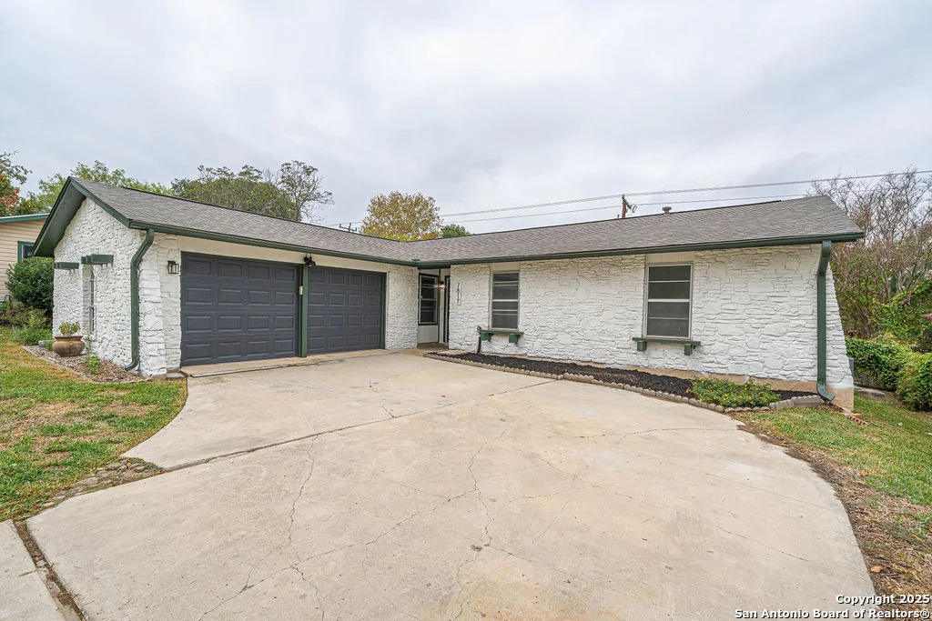 Photo of 7817 Hollow Oak