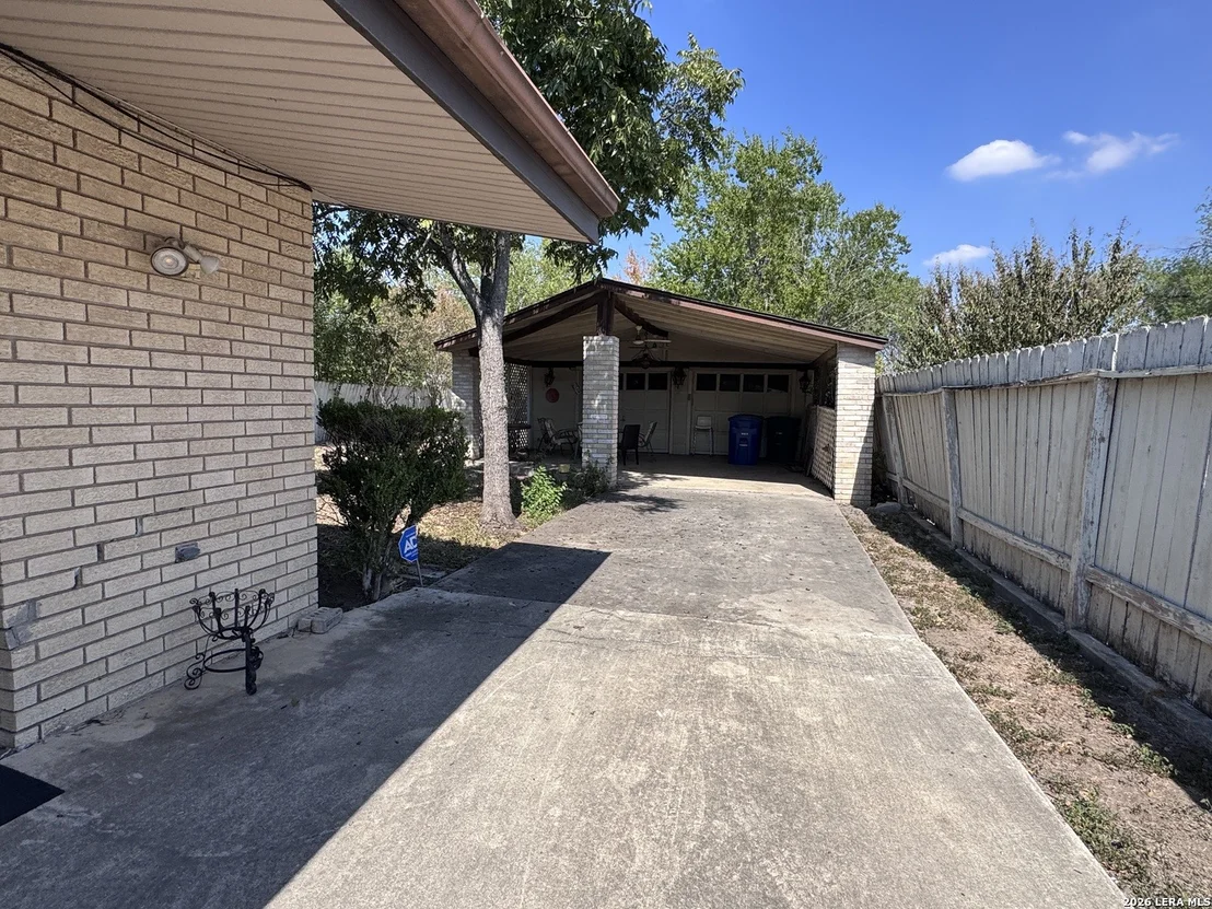 Photo of 205 W Mayfield