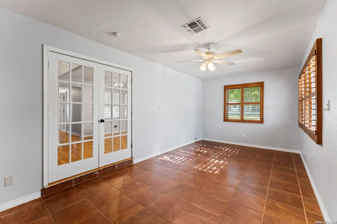 Photo of 359 Pilgrim Dr