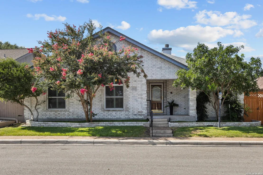 Photo of 6119 CRESCENT FLS