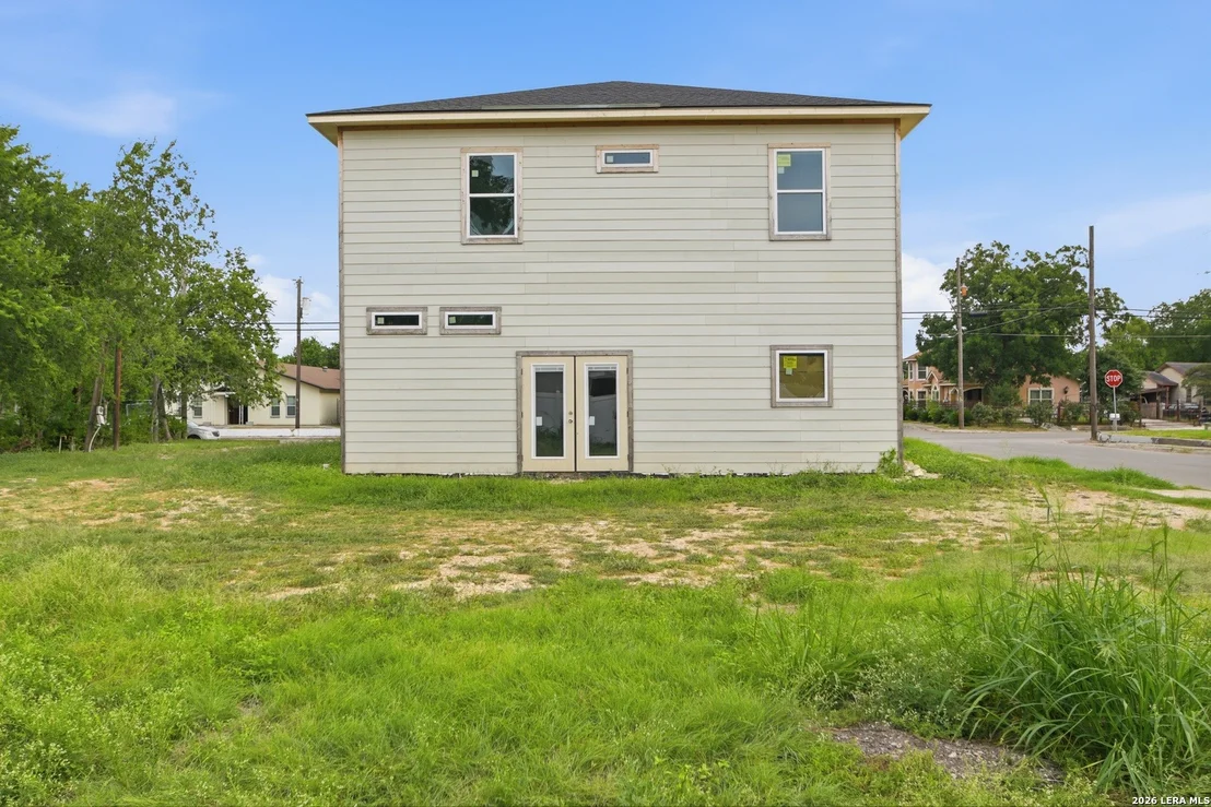Photo of 939 W Harding Blvd