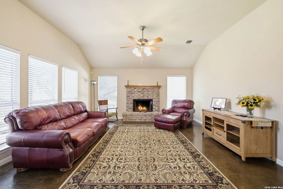 Photo of 327 BONNER BLVD