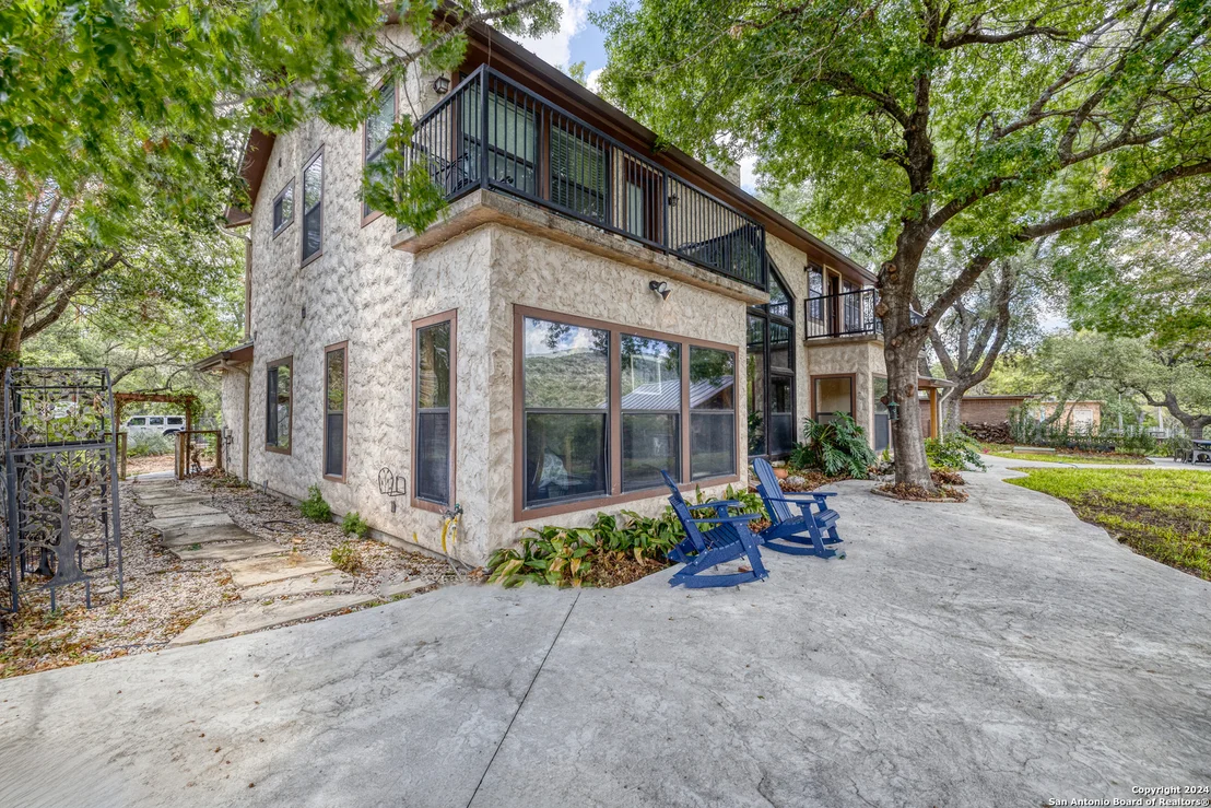 Photo of 1242 RIVER RD