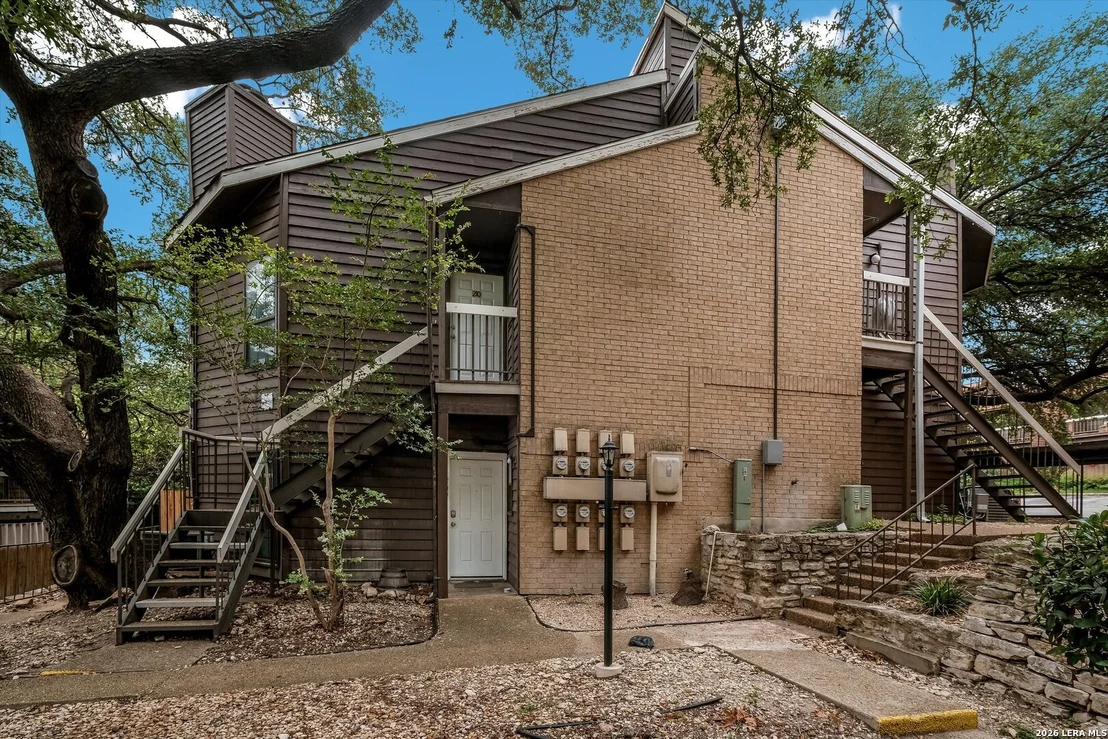 Photo of Unit 210B at 8655 Datapoint