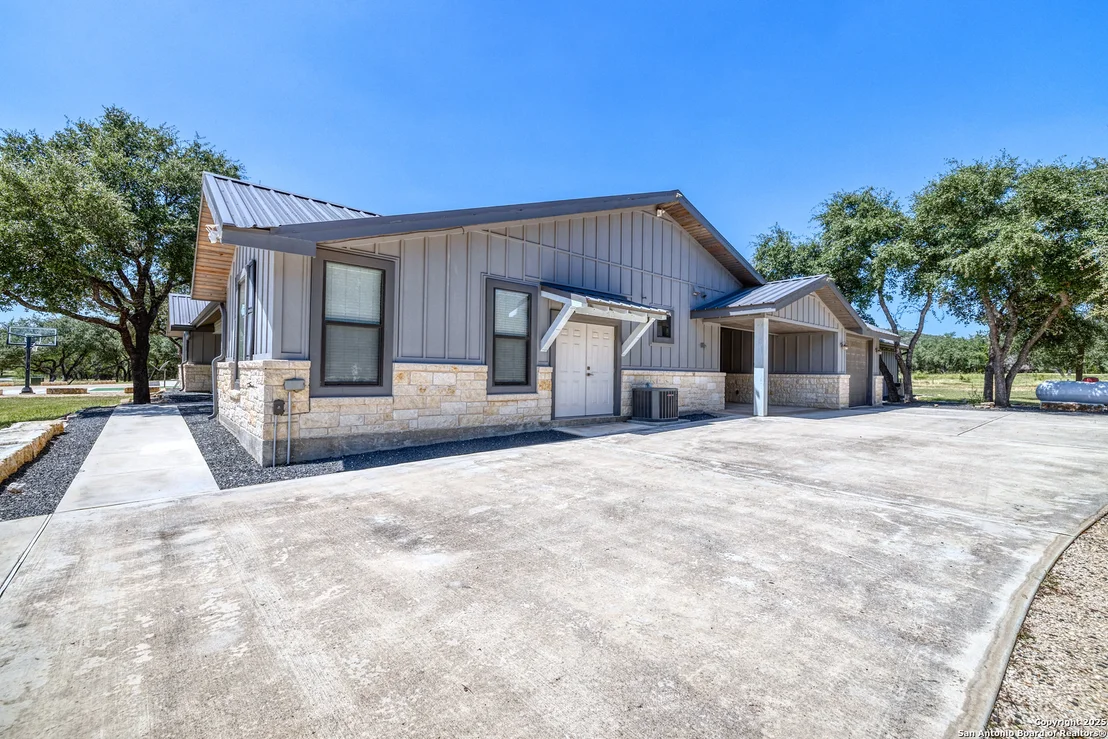 Photo of 989 Mountain Valley Drive