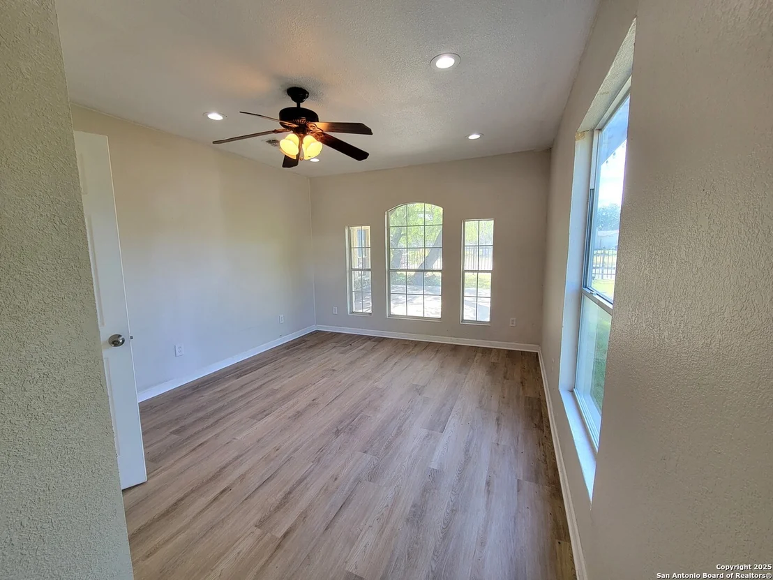 Photo of 9235 Lasswell