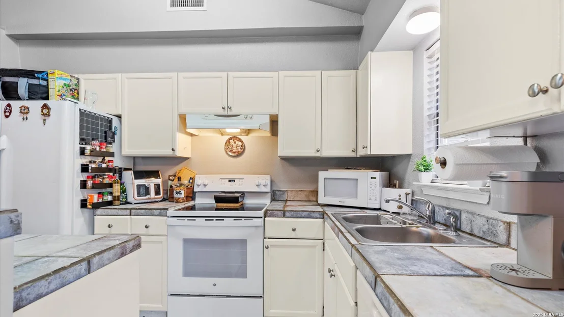 Photo of 128 RIVERVIEW RD