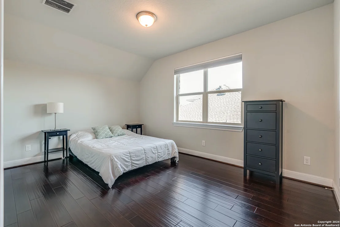 Photo of 17814 HILLSEDGE