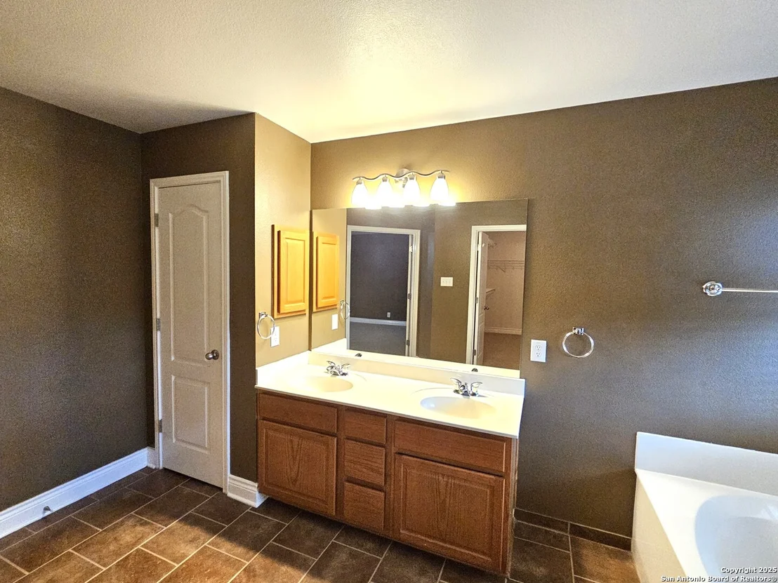 Photo of 213 SPICE OAK LN