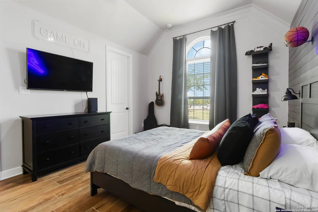 Photo of 1012 Rivers Peak