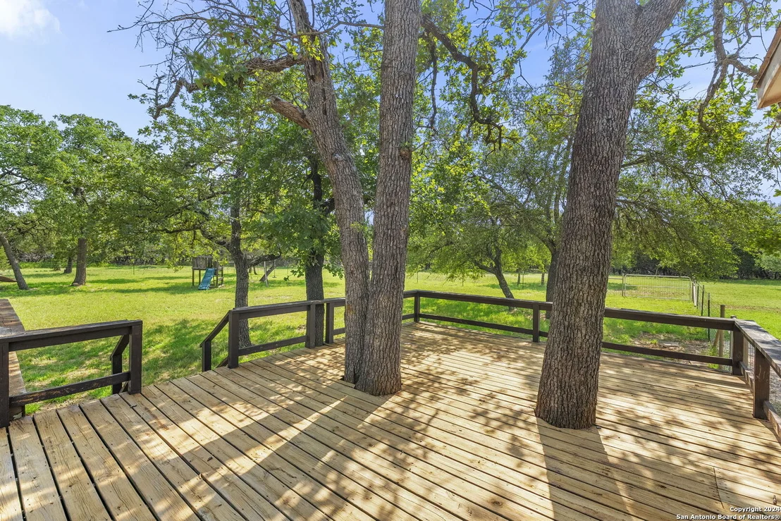 Photo of 592 Oakridge Trail