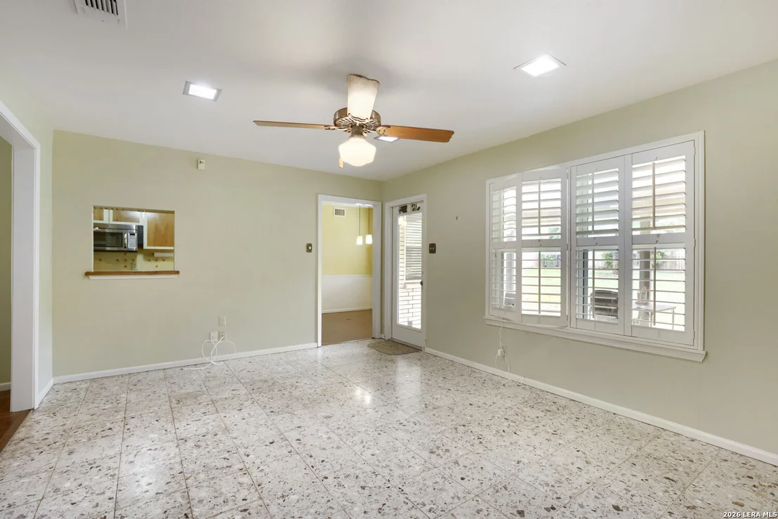 Photo of 105 HARRIETT DR