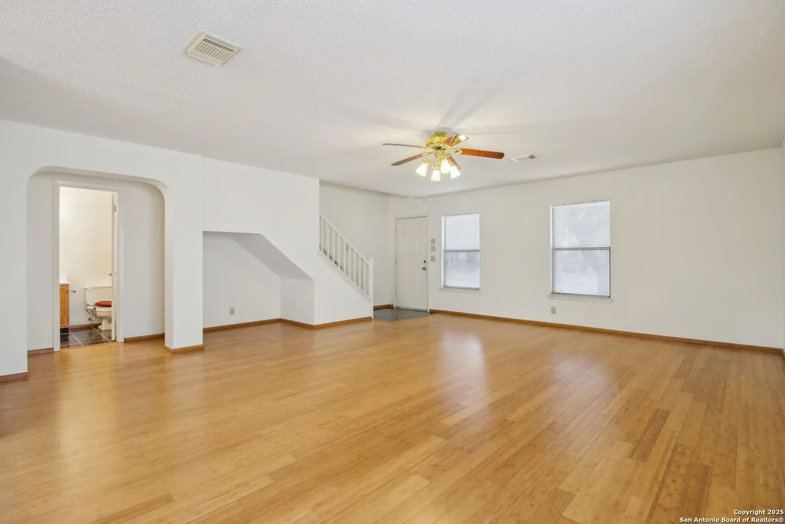 Photo of 7611 Wood Bluff
