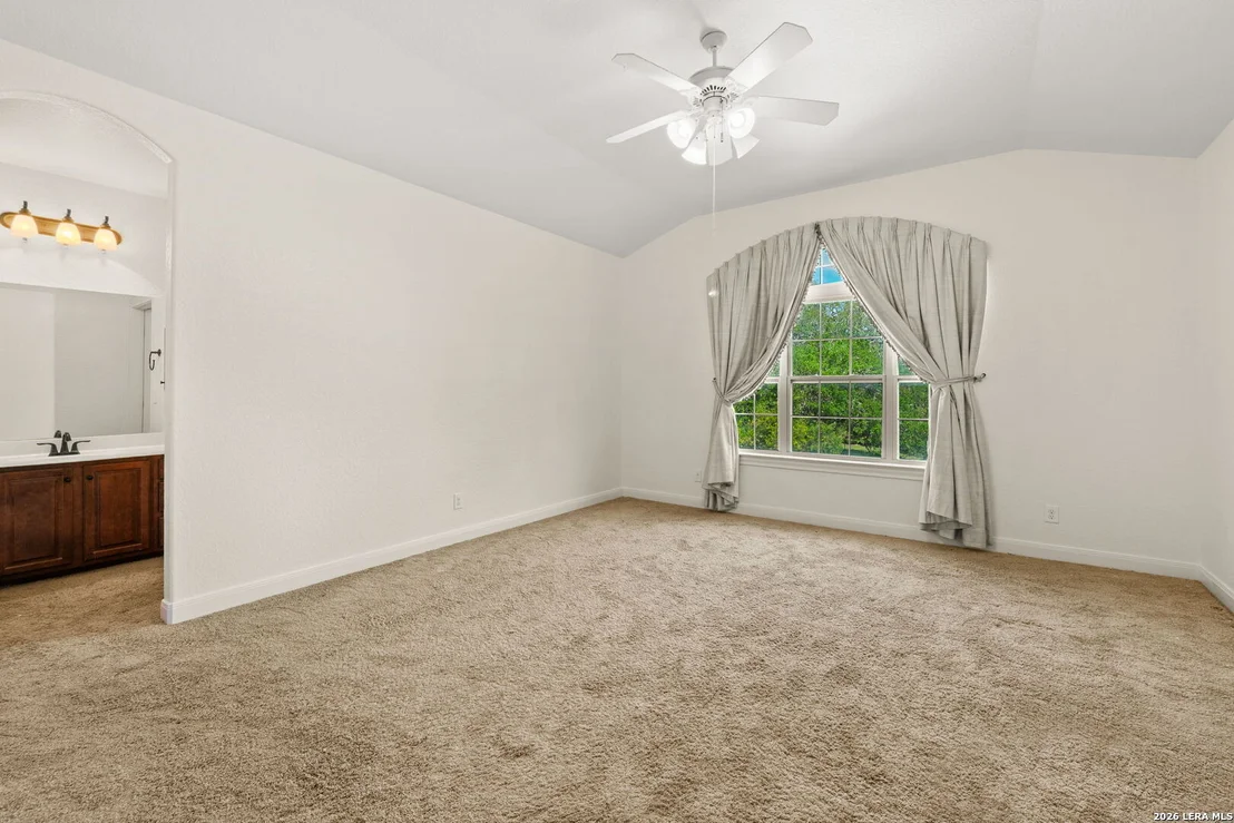 Photo of 221 WINDSOR DR