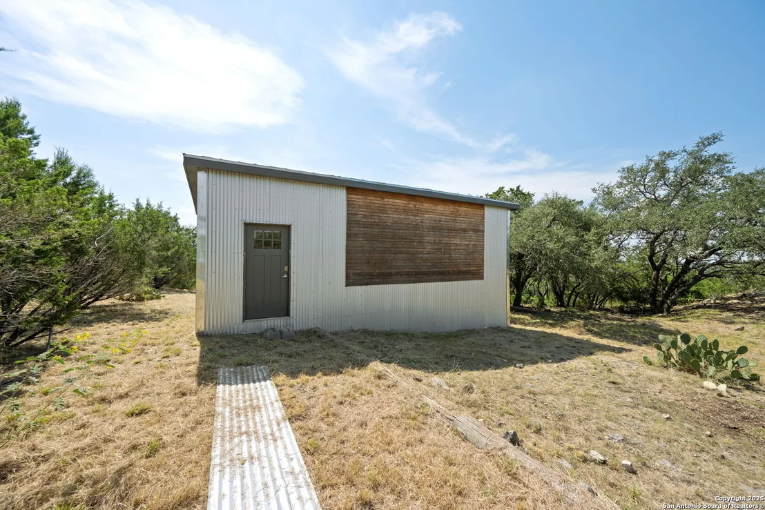 Photo of 1056 FLAGSTONE DR