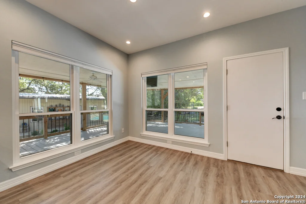 Photo of 172 LAKE FRONT DR