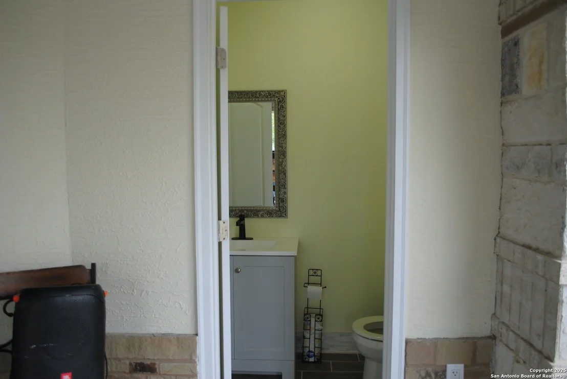 Photo of 4337 Throne