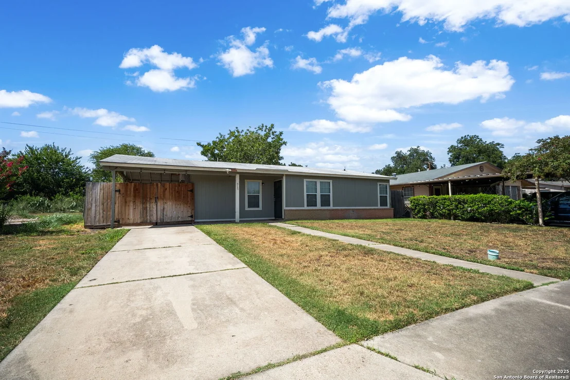 Photo of 915 Deely
