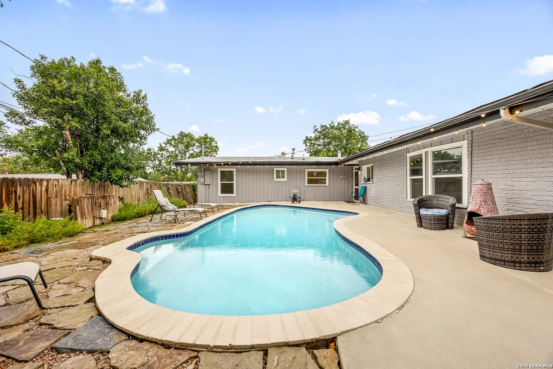 Photo of 359 REXFORD DR