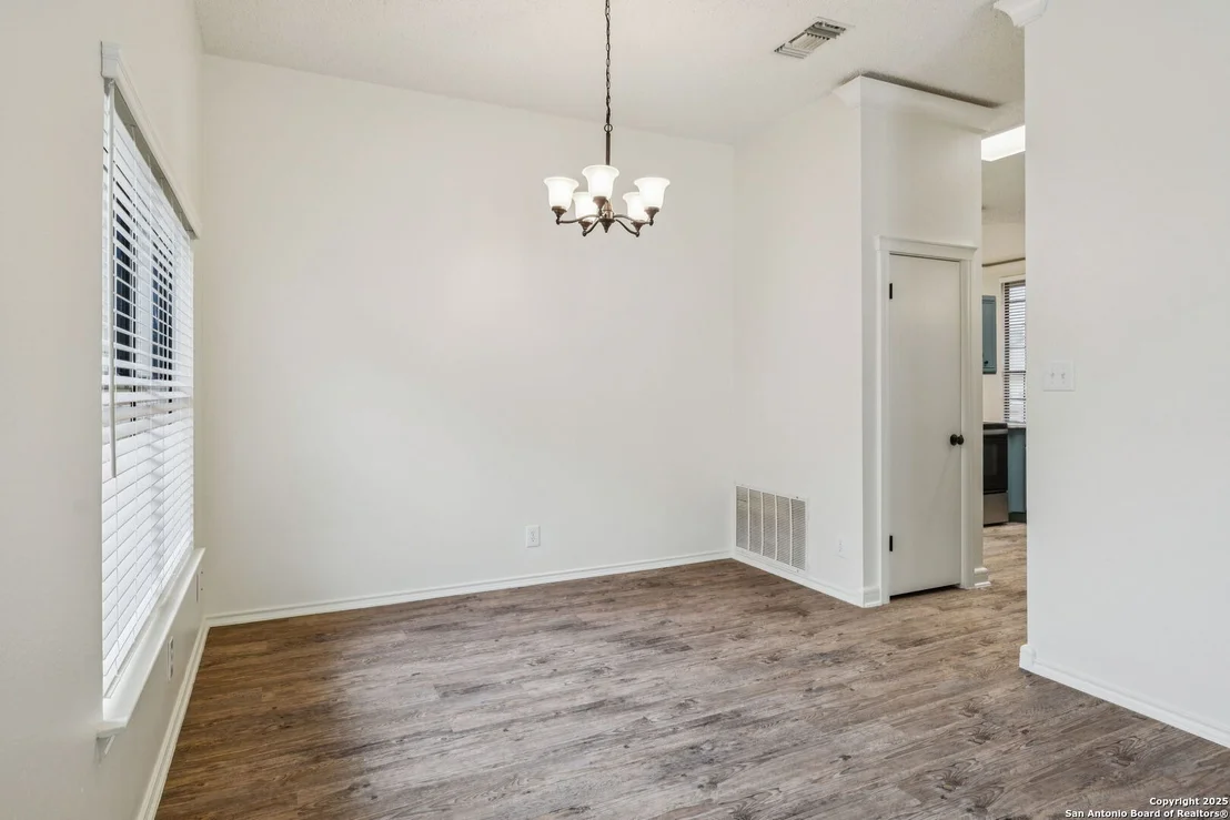 Photo of 7009 Jefferson Ridge