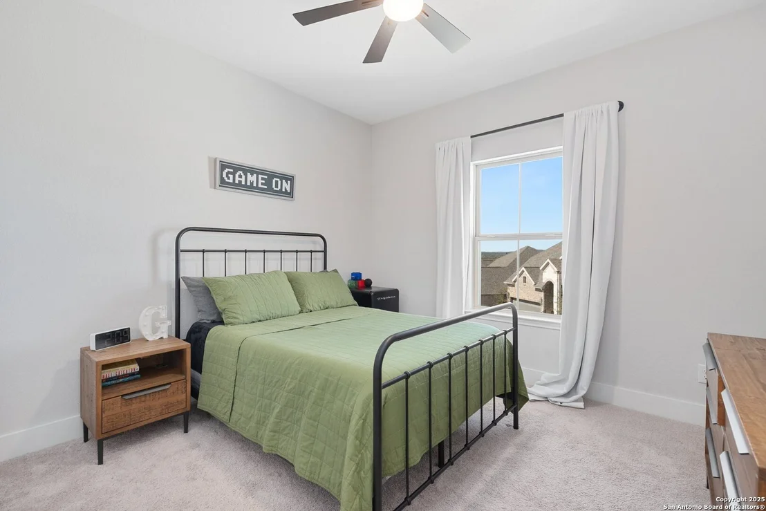 Photo of 1176 Cadogan Squire