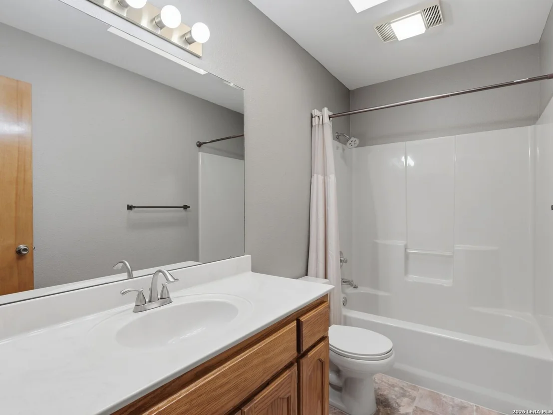 Photo of 526 Riverside Dr
