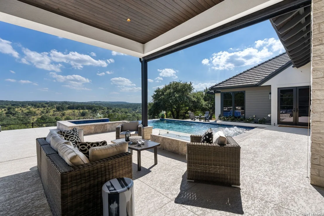 Photo of 121 Greystone Pt