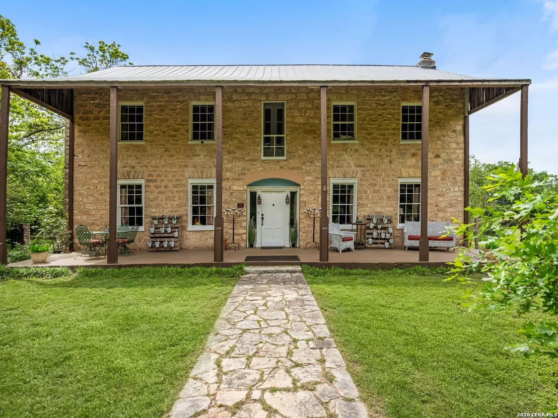 Photo of 426 RANCH ROAD 962 E