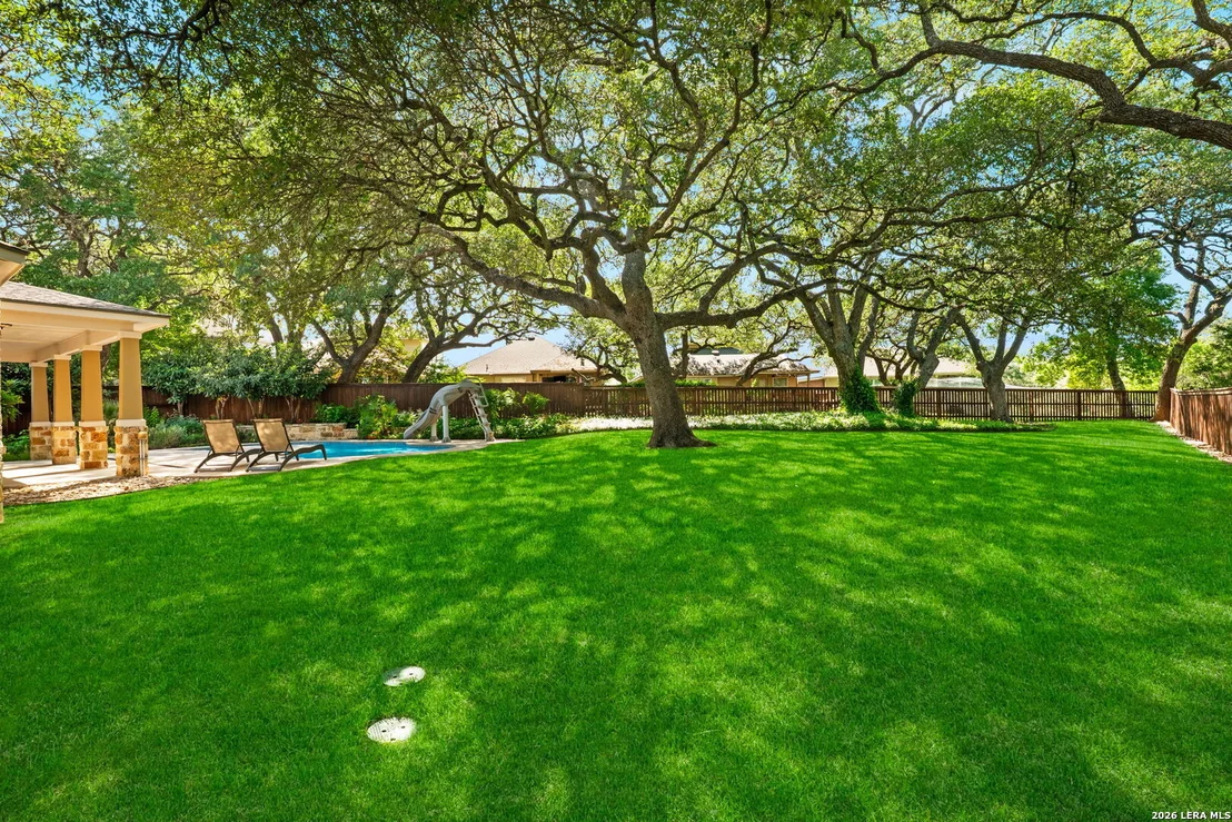 Photo of 221 WINDSOR DR