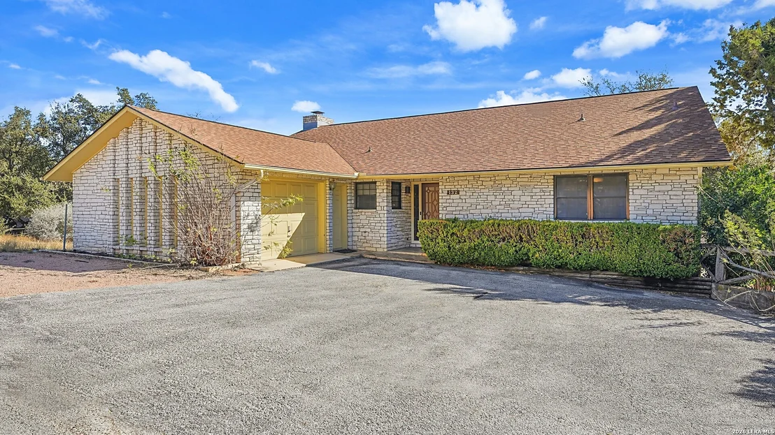 Photo of 132 W Outer Dr
