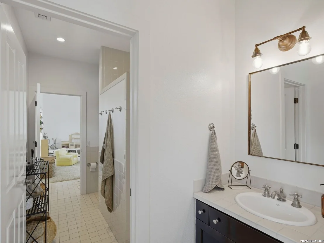 Photo of 2355 Oakland Bend