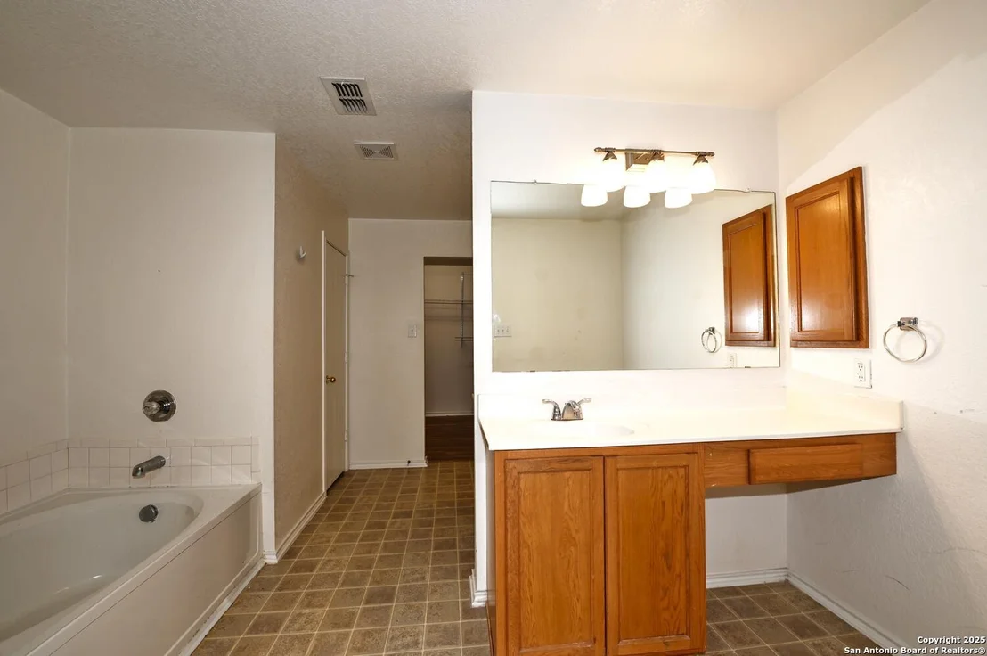 Photo of 245 gatewood
